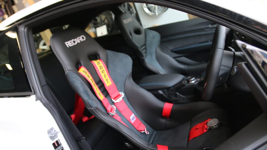 F87M2に、フルバケ RS-G 2脚投入させていただきました!